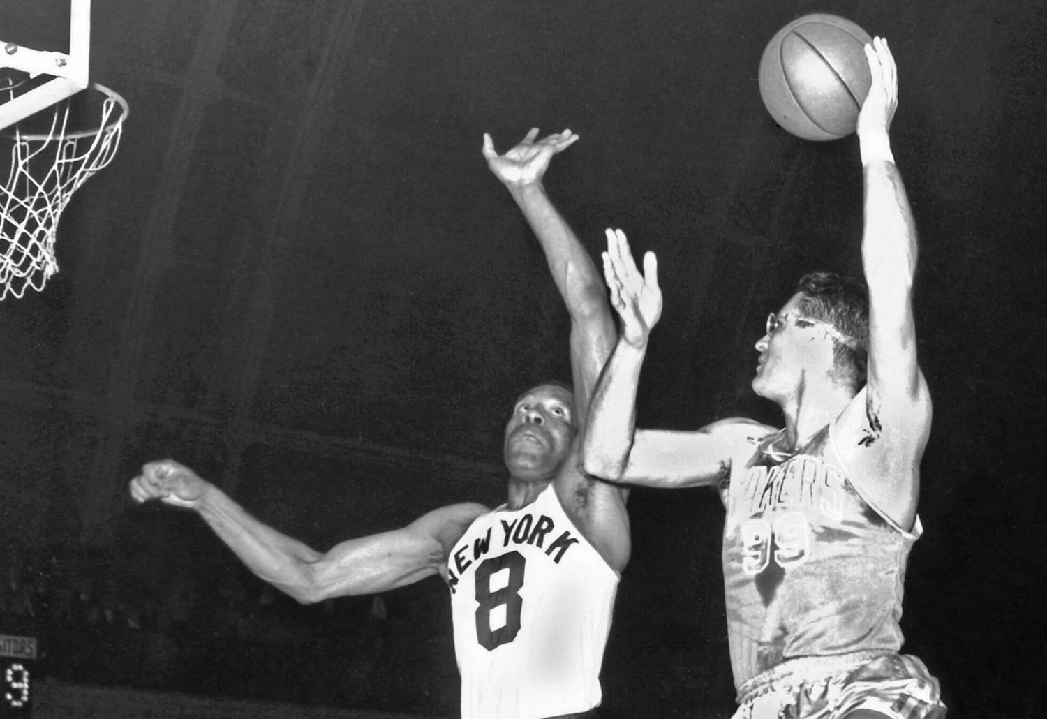 MINNEAPOLIS, MN - 1955: George Mikan #99 of the Minneapolis Lakers shoots during a game played in 1955 in Minneapolis, Minnesota. NOTE TO USER: User expressly acknowledges and agrees that, by downloading and or using this photograph, User is consenting to the terms and conditions of the Getty Images License Agreement. Mandatory Copyright Notice: Copyright 1955 NBAE (Photo by NBA Photos/NBAE via Getty Images)